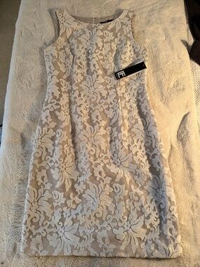Leslie Fay Sleeveless Ivory Floral Lace Sheath Dress - Elegant Day-to-Evening